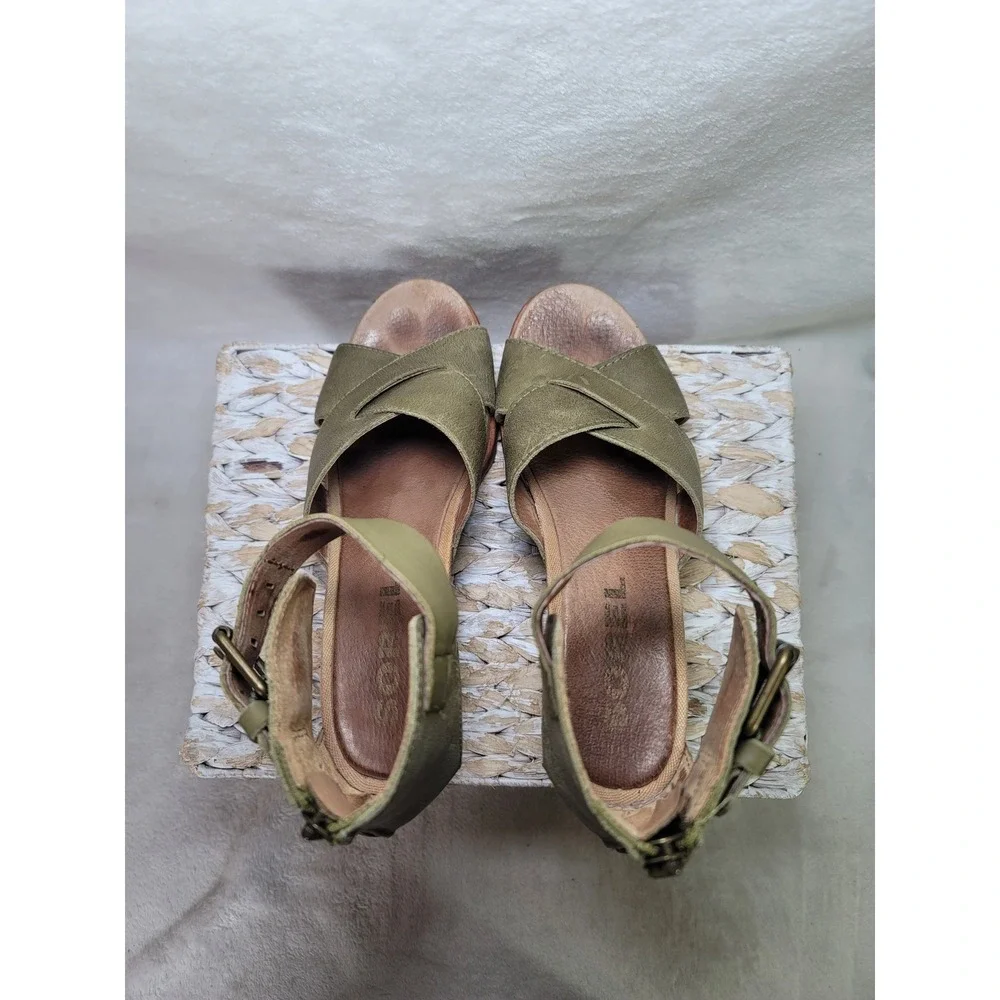Sorel Ella II Wedge Sandals Sage Green Leather Ankle Strap Gladiator Size 8 Vaca
